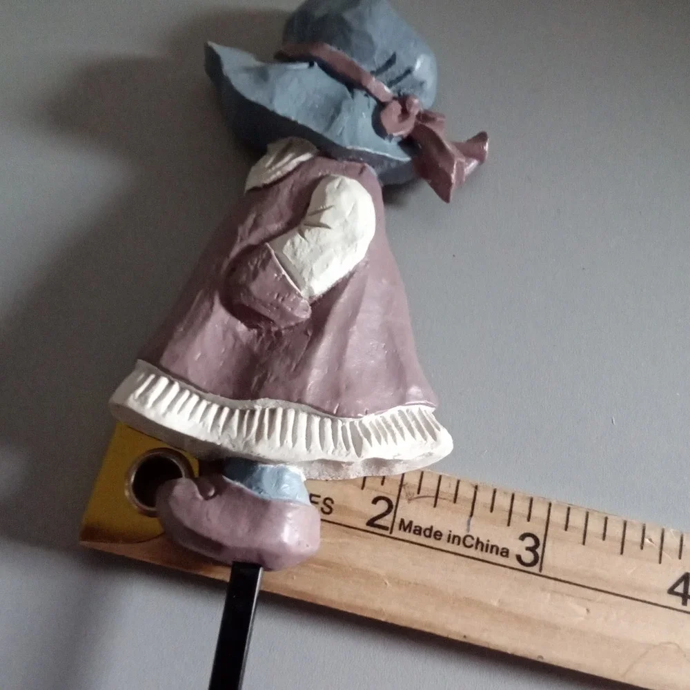 Vintage Sunbonnet Sue Style Wall Hook Blue Mauve Girl Decorative Resin Key Rack